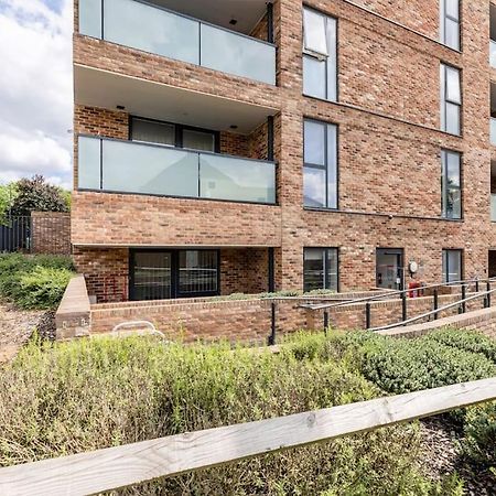 Stylish & Comfortable Top-Floor Flat In Harrow London Kültér fotó
