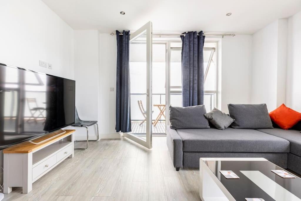 Stylish & Comfortable Top-Floor Flat In Harrow London Kültér fotó