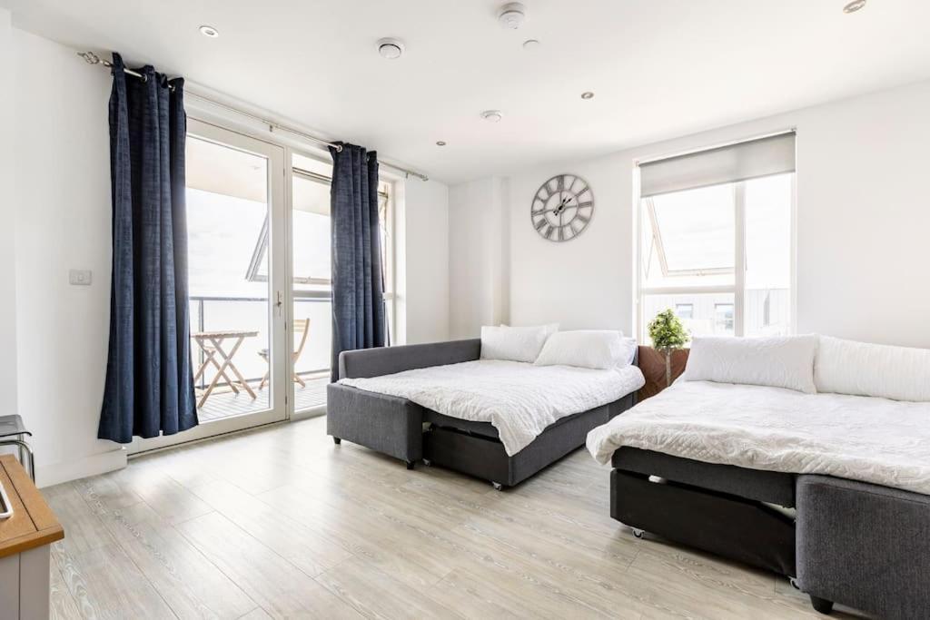 Stylish & Comfortable Top-Floor Flat In Harrow London Kültér fotó
