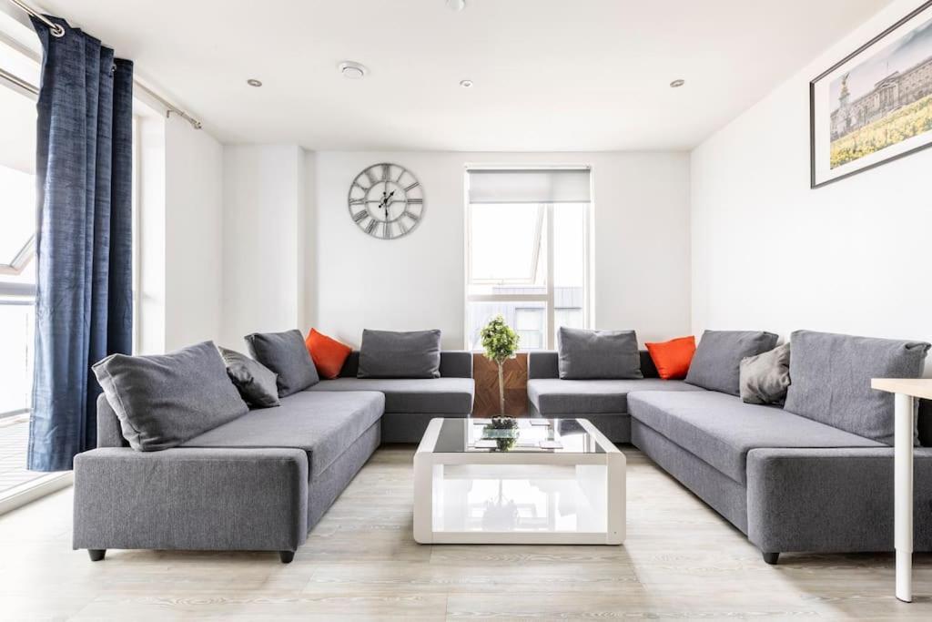 Stylish & Comfortable Top-Floor Flat In Harrow London Kültér fotó