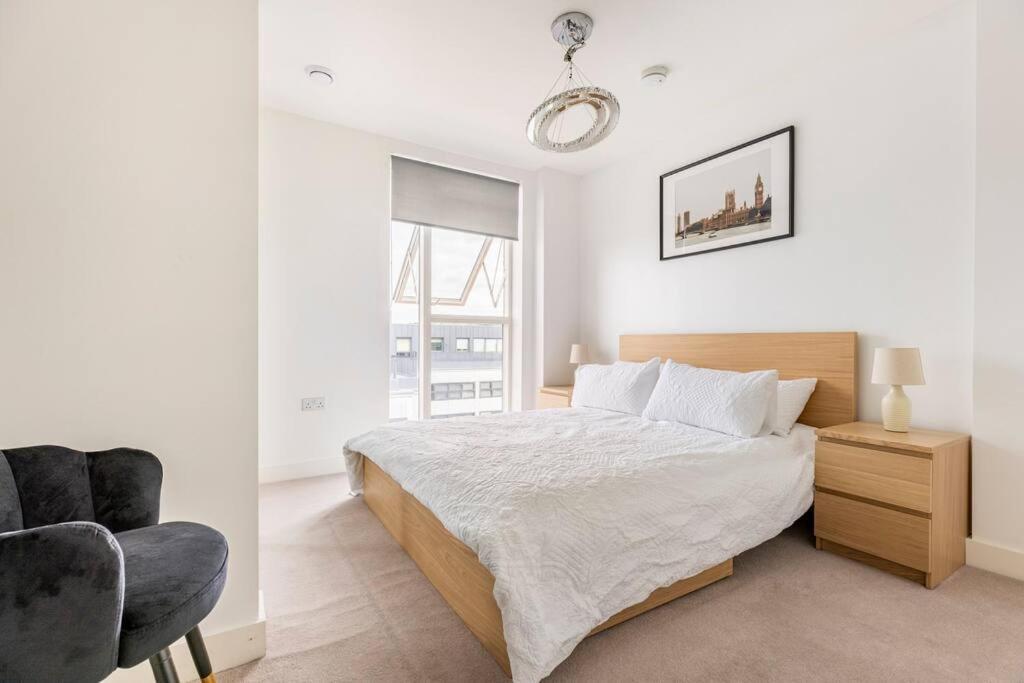 Stylish & Comfortable Top-Floor Flat In Harrow London Kültér fotó