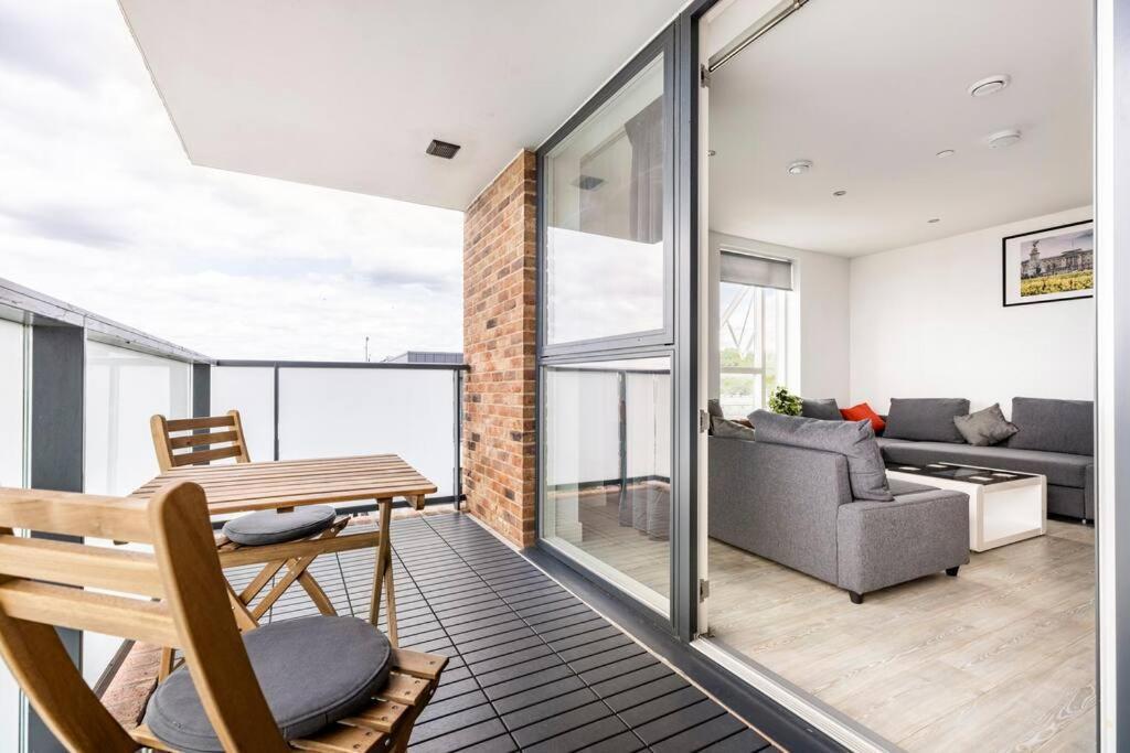 Stylish & Comfortable Top-Floor Flat In Harrow London Kültér fotó